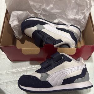 Grey, white, navy pumas
